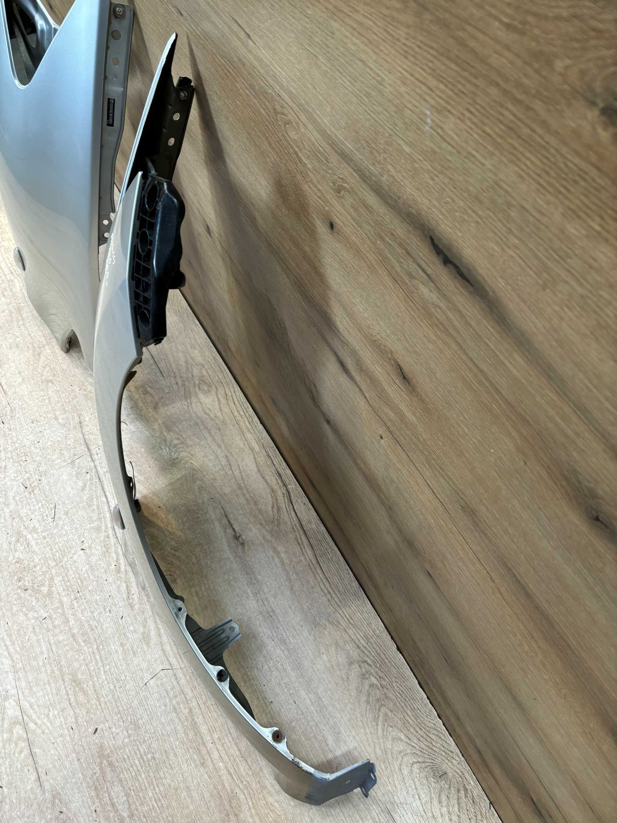 Błotnik przedni lewy prawy Toyota Auris kolor 1c0