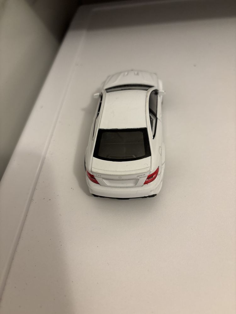 Samochodzik Mercedes