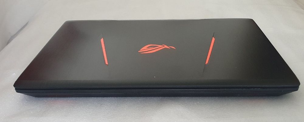 Asus ROG Strix GL553VE15,6" i7-7700 HQ, GTX 1050Ti, 8GB RAM, 1 TB HDD