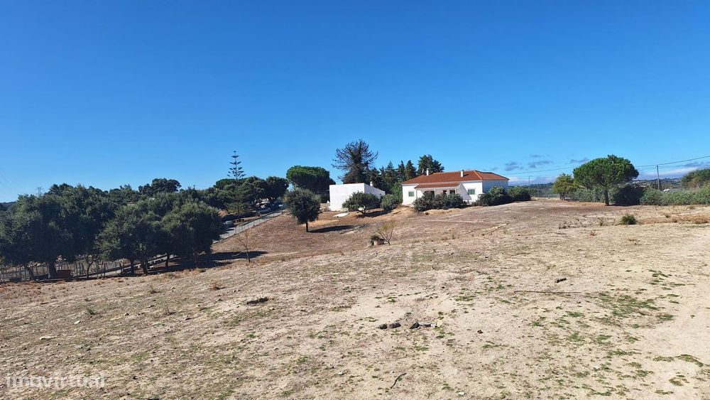 Quintinha T3+1 com sotão aproveitado em Pontével