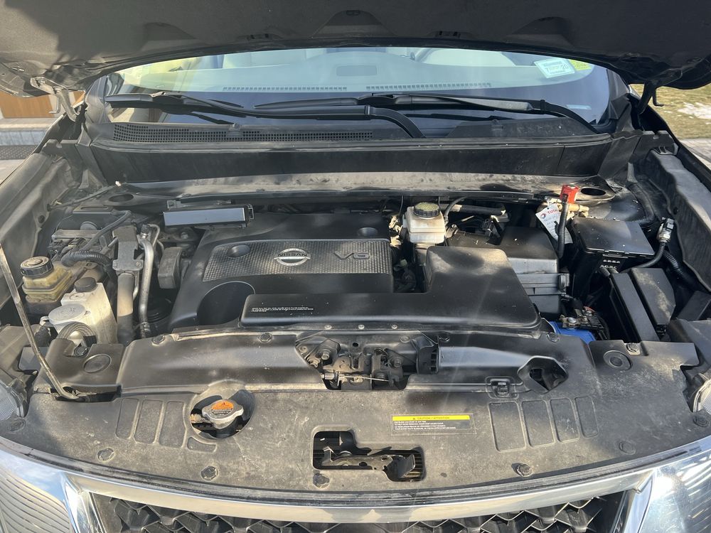 Nissan pathfinder z malym przebiegiem i caly w oryginale