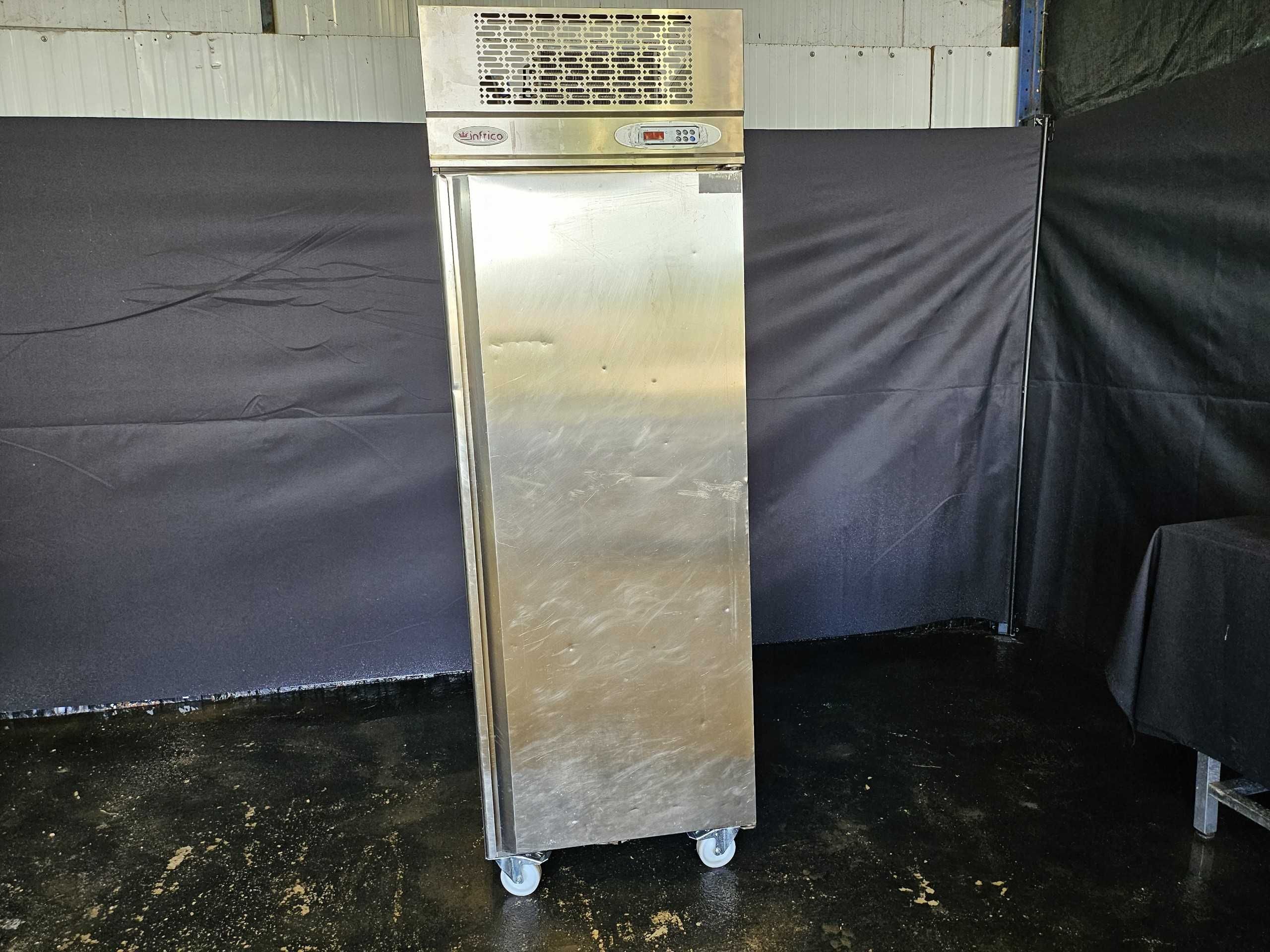 Congelador vertical em inox