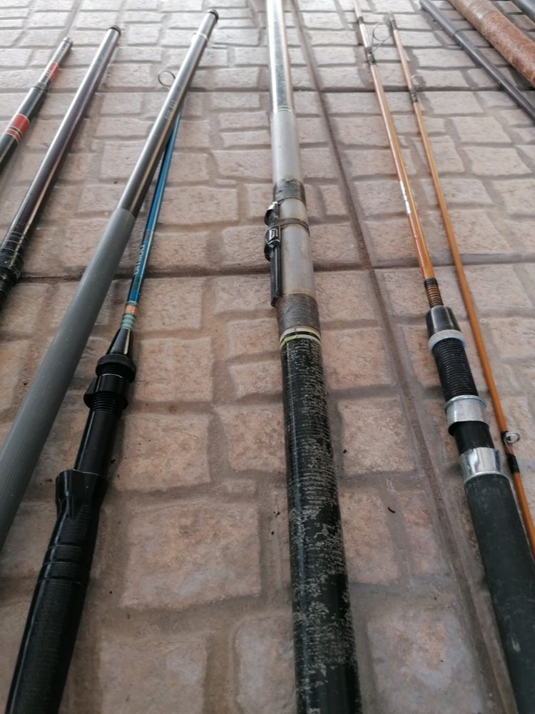 Carretos, canas de pesca e chumbos
