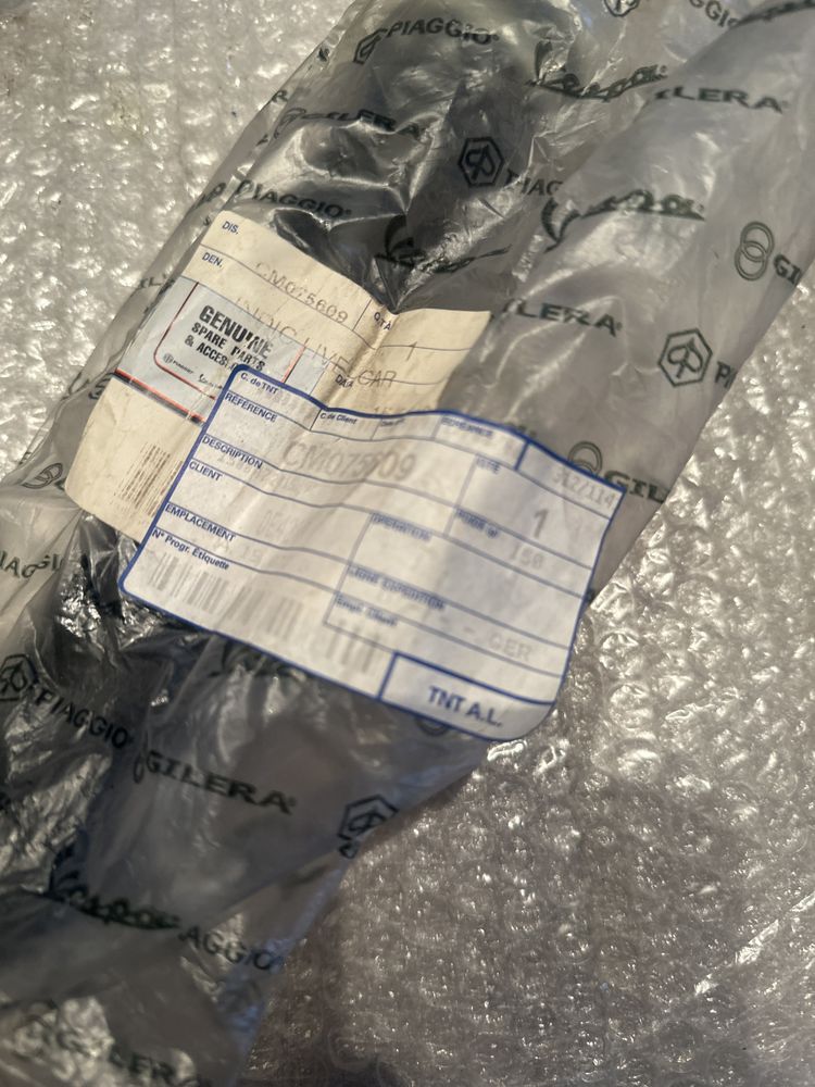 Piaggio oryginalny nowy czujnik poziomu paliwa vespa gt 125 CM075609