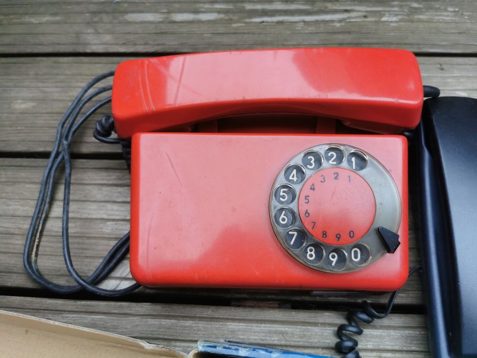 Telefon stacjonarny - sześć sztuk, dla kolekcjonera, hobbysty.