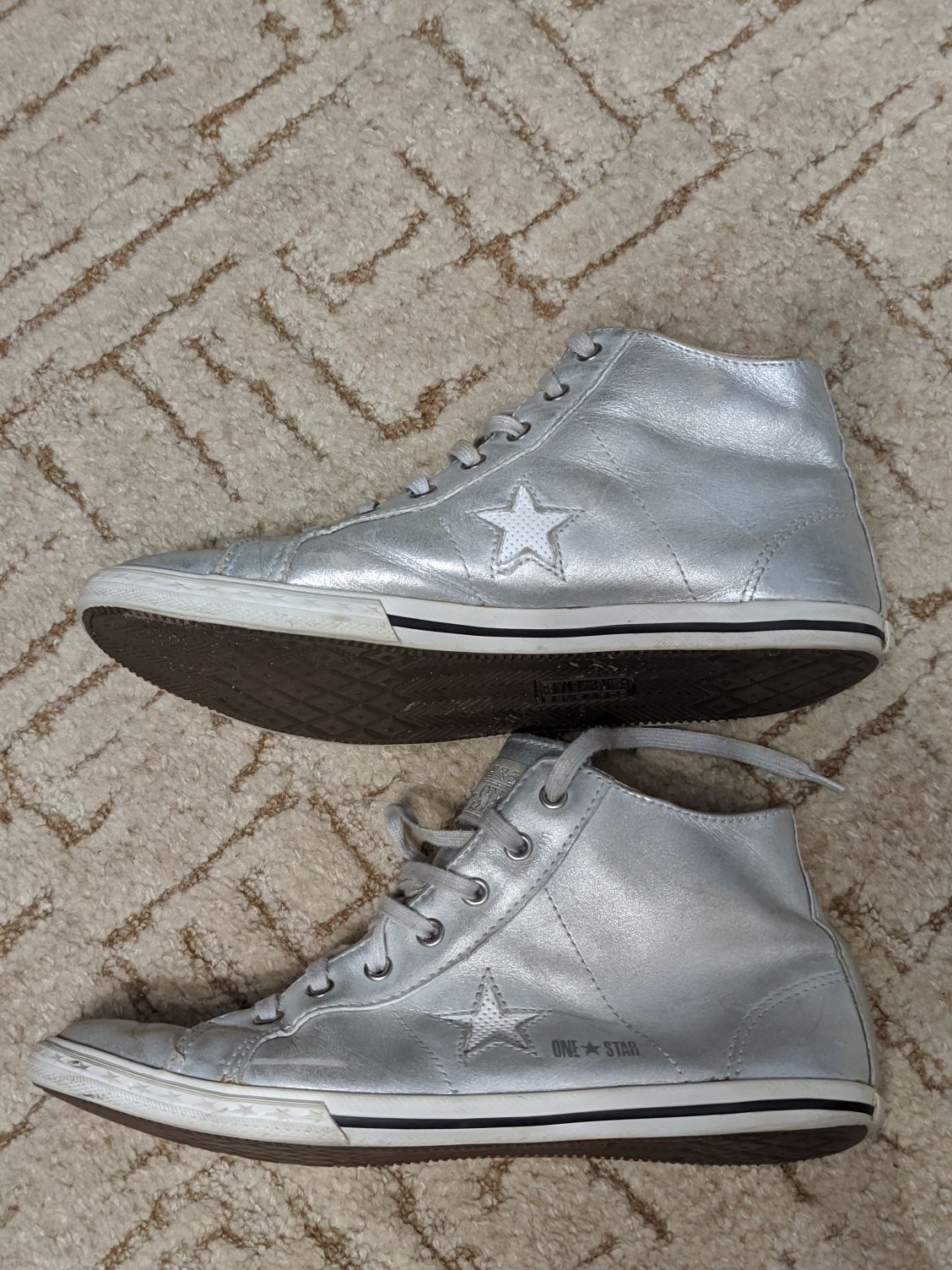 Серебряные кожаные кеды Converse all star