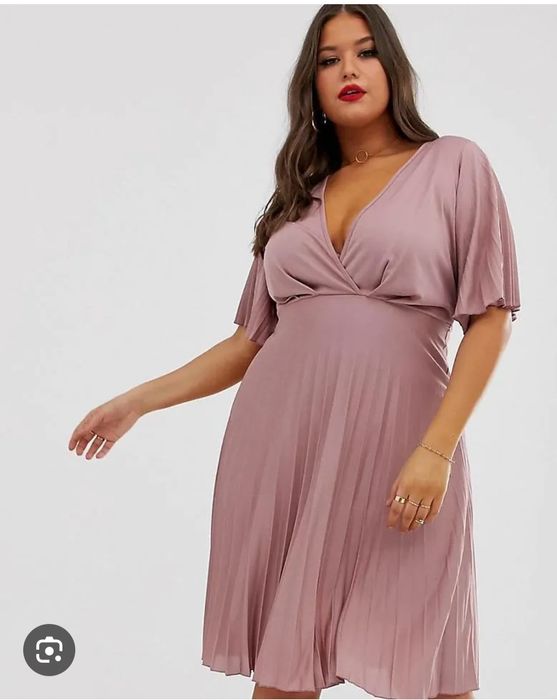 Святкова пудрова міді сукня пліссе з декольте плаття батал