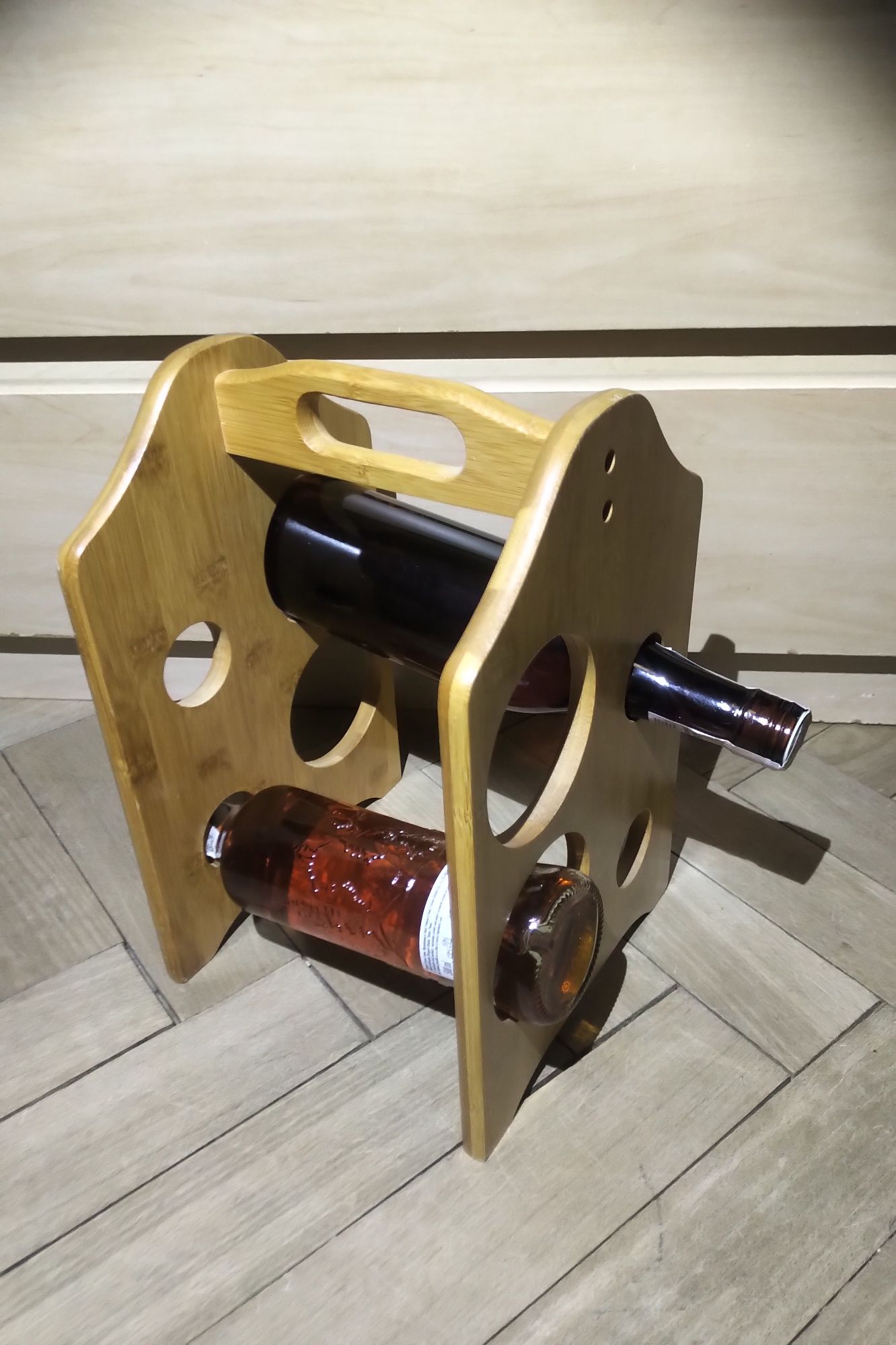 Stojak na wino drewniany na alkohole