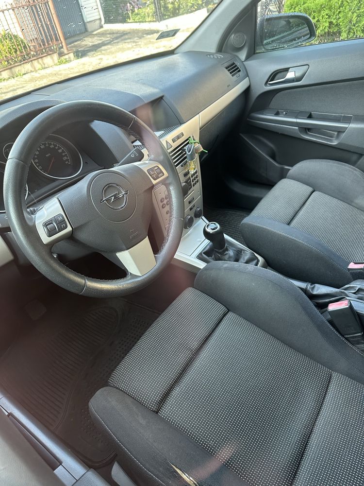 Opel Astra H 1.9 cdti 2008rok