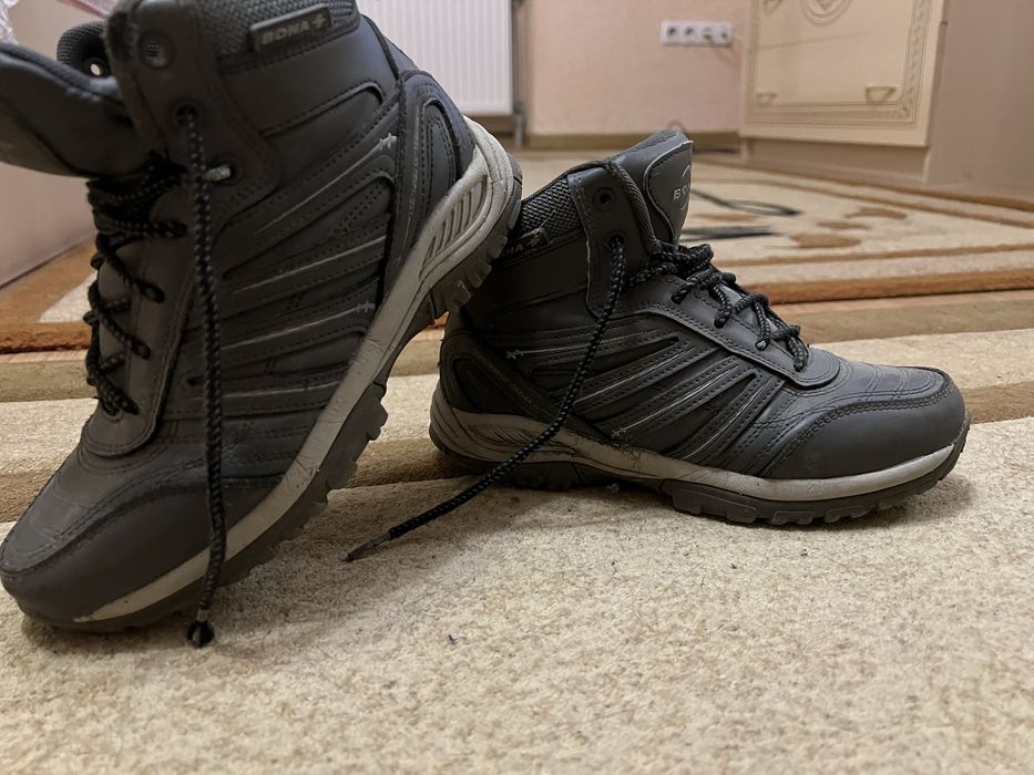 BONA-кросівки, дуже хороший стан