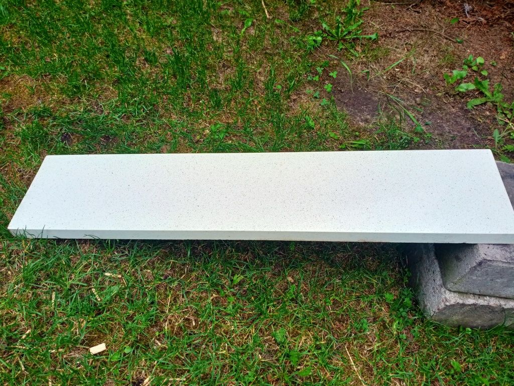 Parapet z konglomeratu Bianco Carrera
