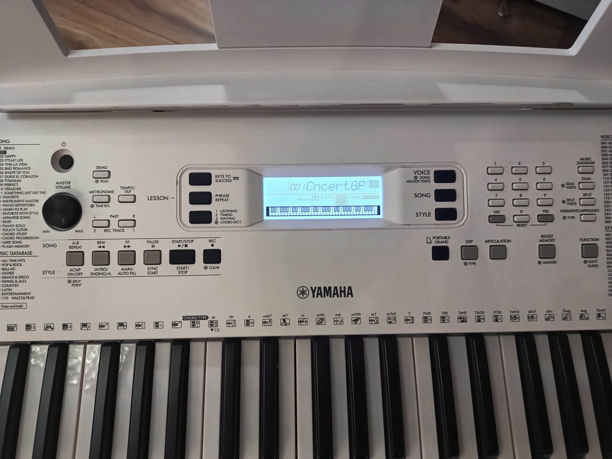 Keyboard Yamaha EZ - 300 + statyw + pokrowiec