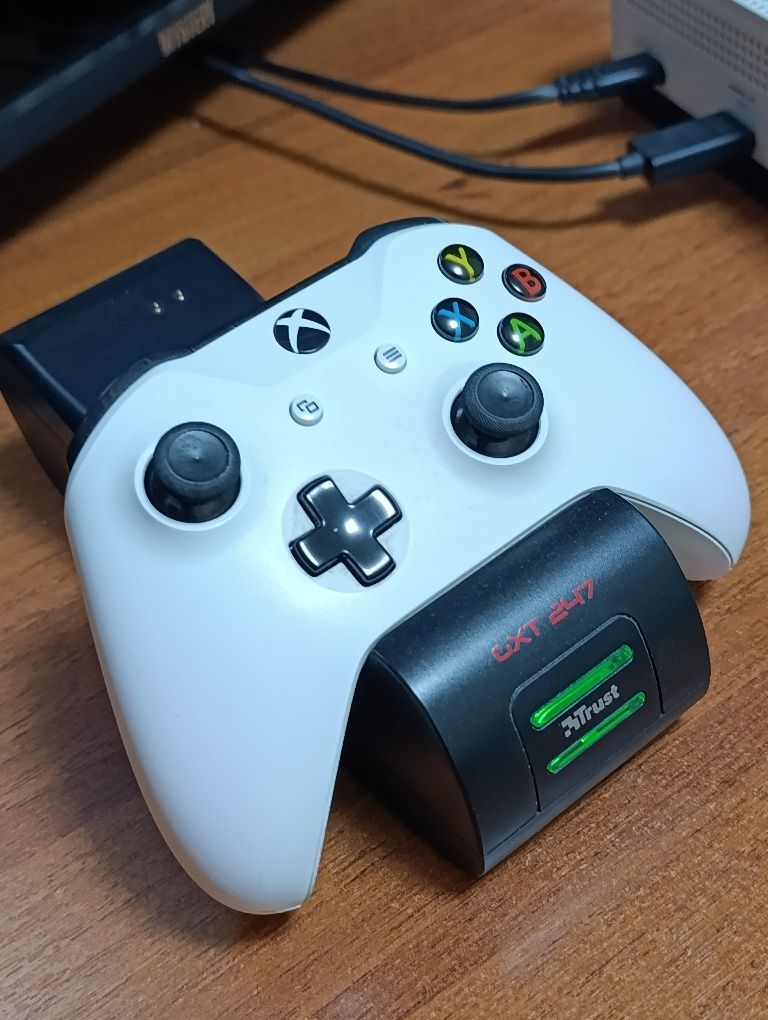 Xbox one S 1TB + диски з іграми
