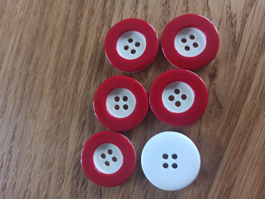 Guziki  63 szt różnej średnicy