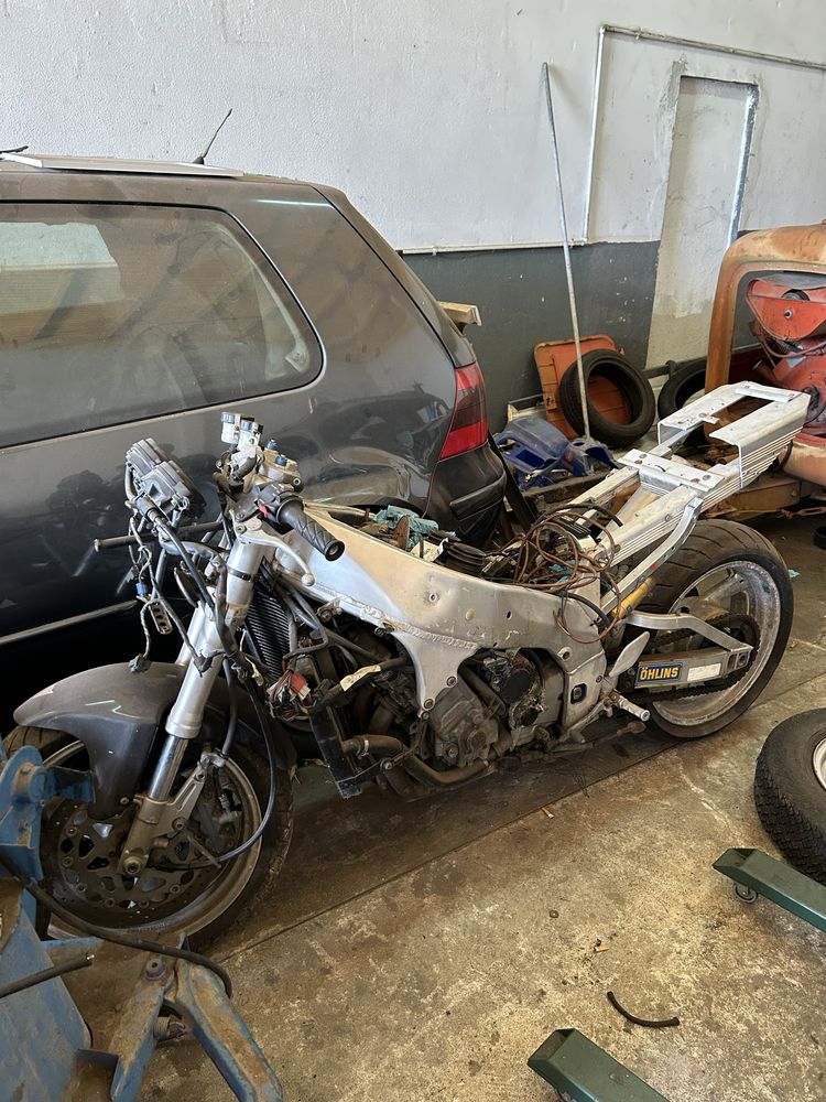 Yamaha YZF 750 desmontada