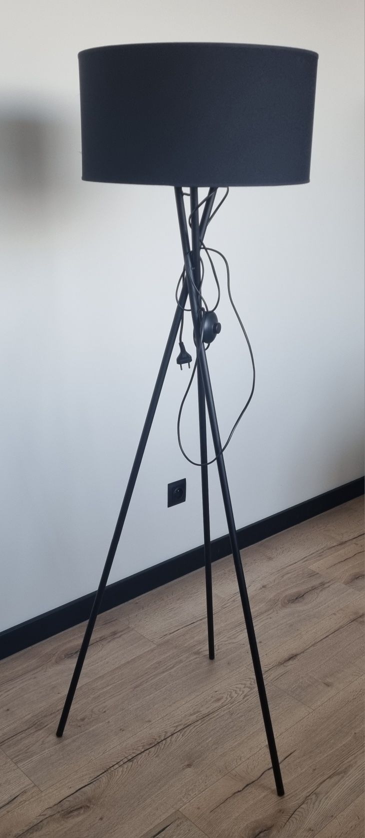 Lampa podłogowa czarna
