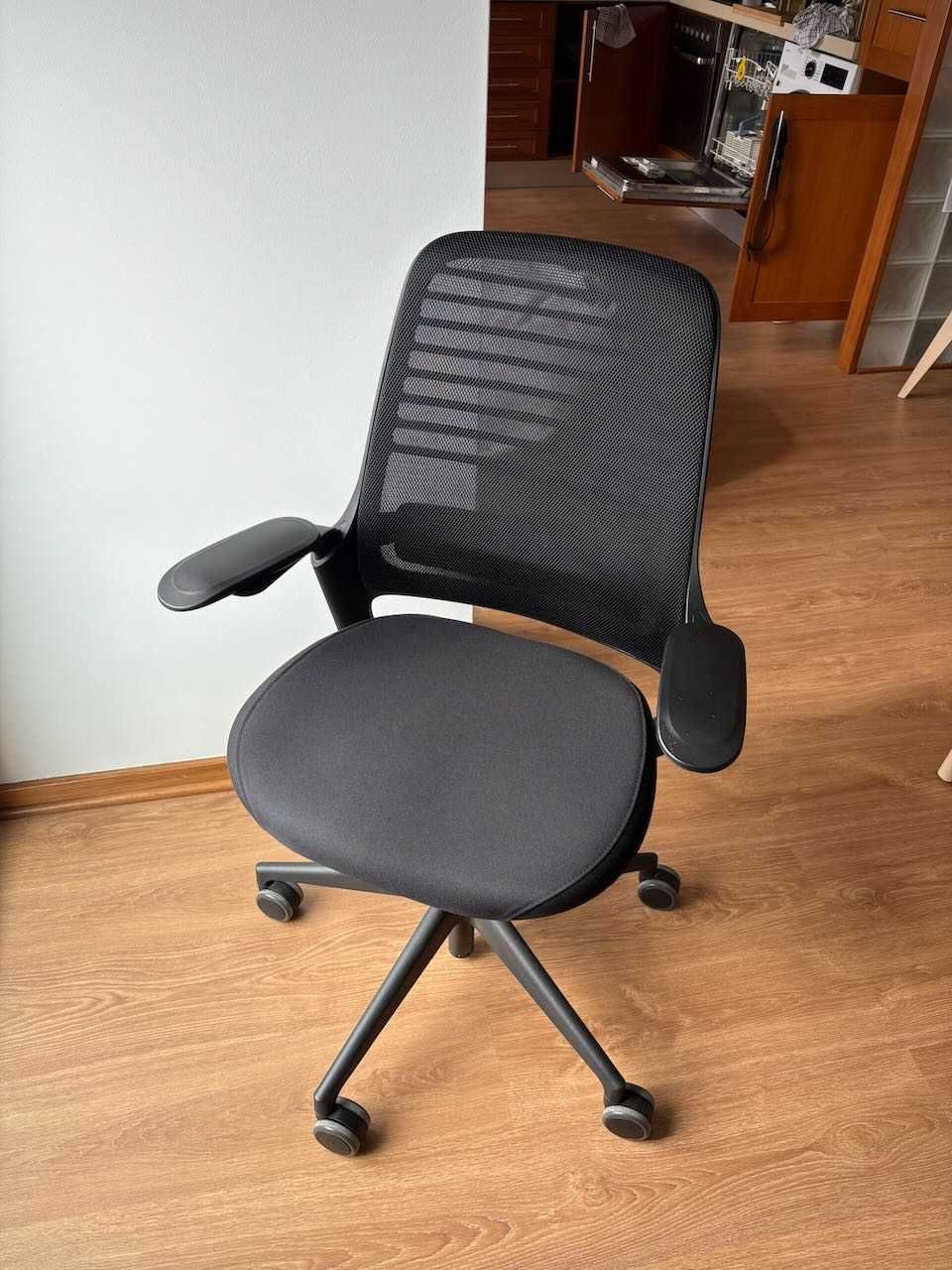 Cadeira Escritorio Secretaria Ergonómica Steelcase Series 1