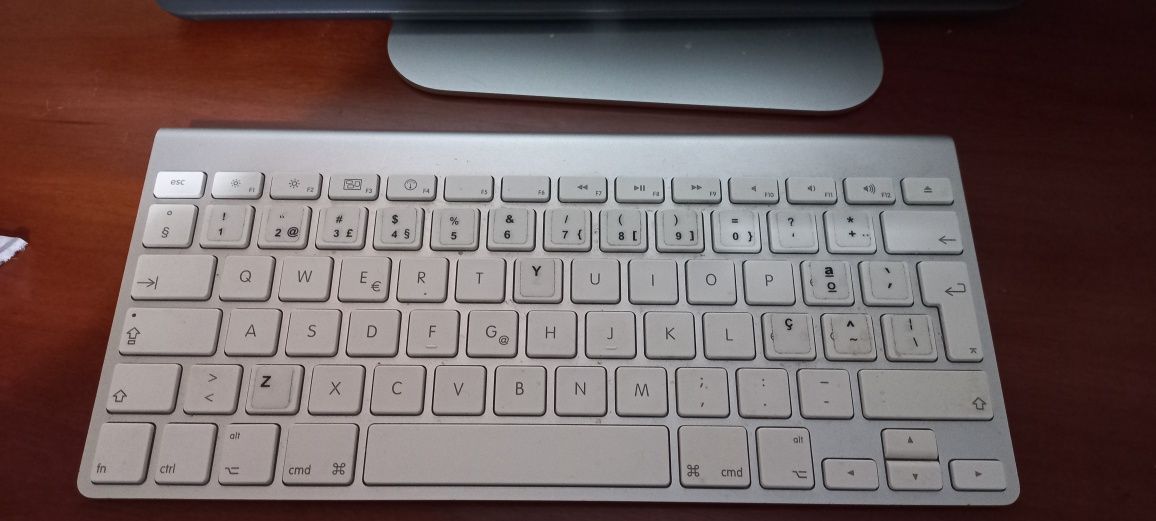 Imac 24" com teclado e rato apple