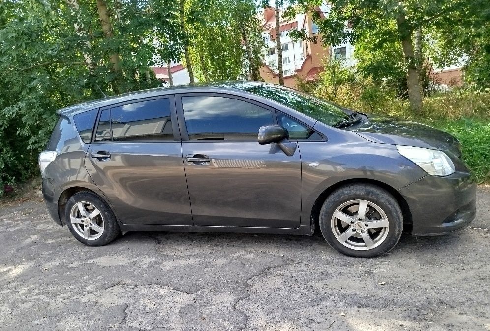 Totota Verso Автомат  семимісна