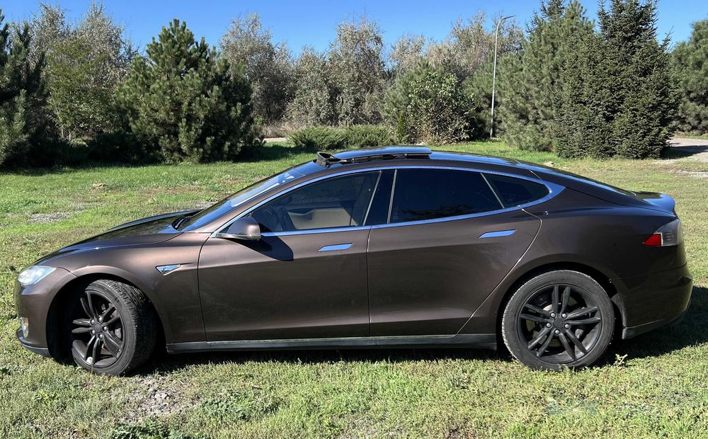 Tesla model S 60кВт 2013
