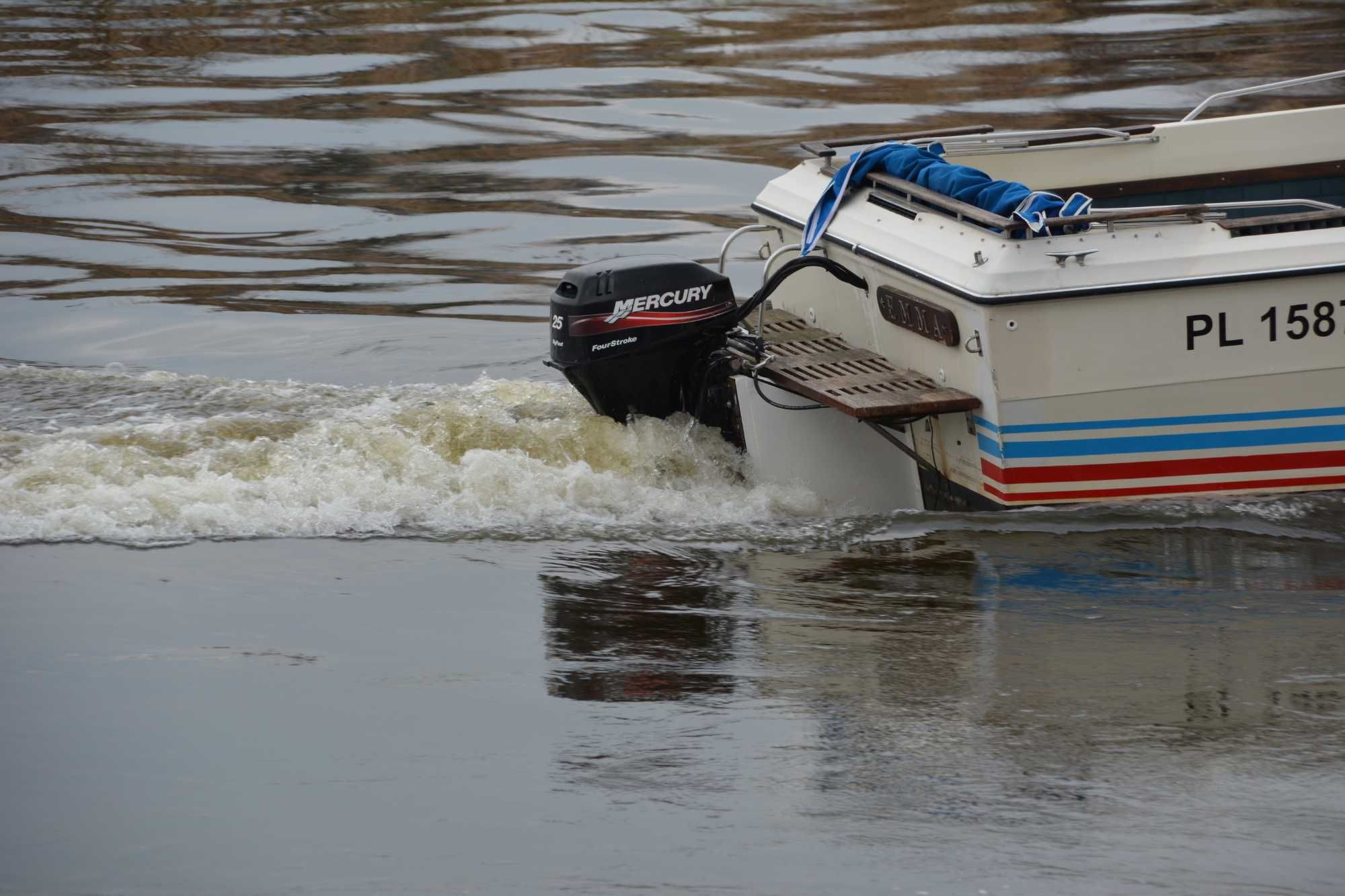 Łódź Motorowa SEA RAY 7mX2,5m Motorówka Mercury 25 KM