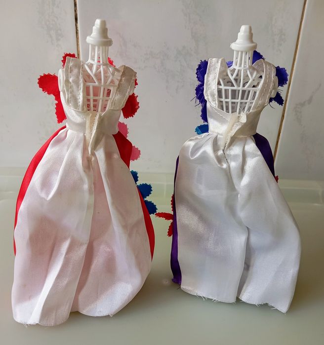 Vestidos de bonecas clone de Barbie.
