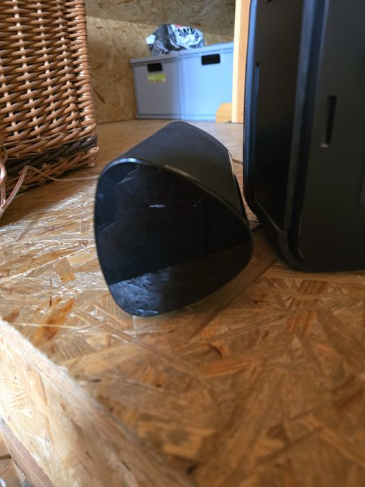 2 głośniki JBL + 1 mały centralny Harman/ Kardon