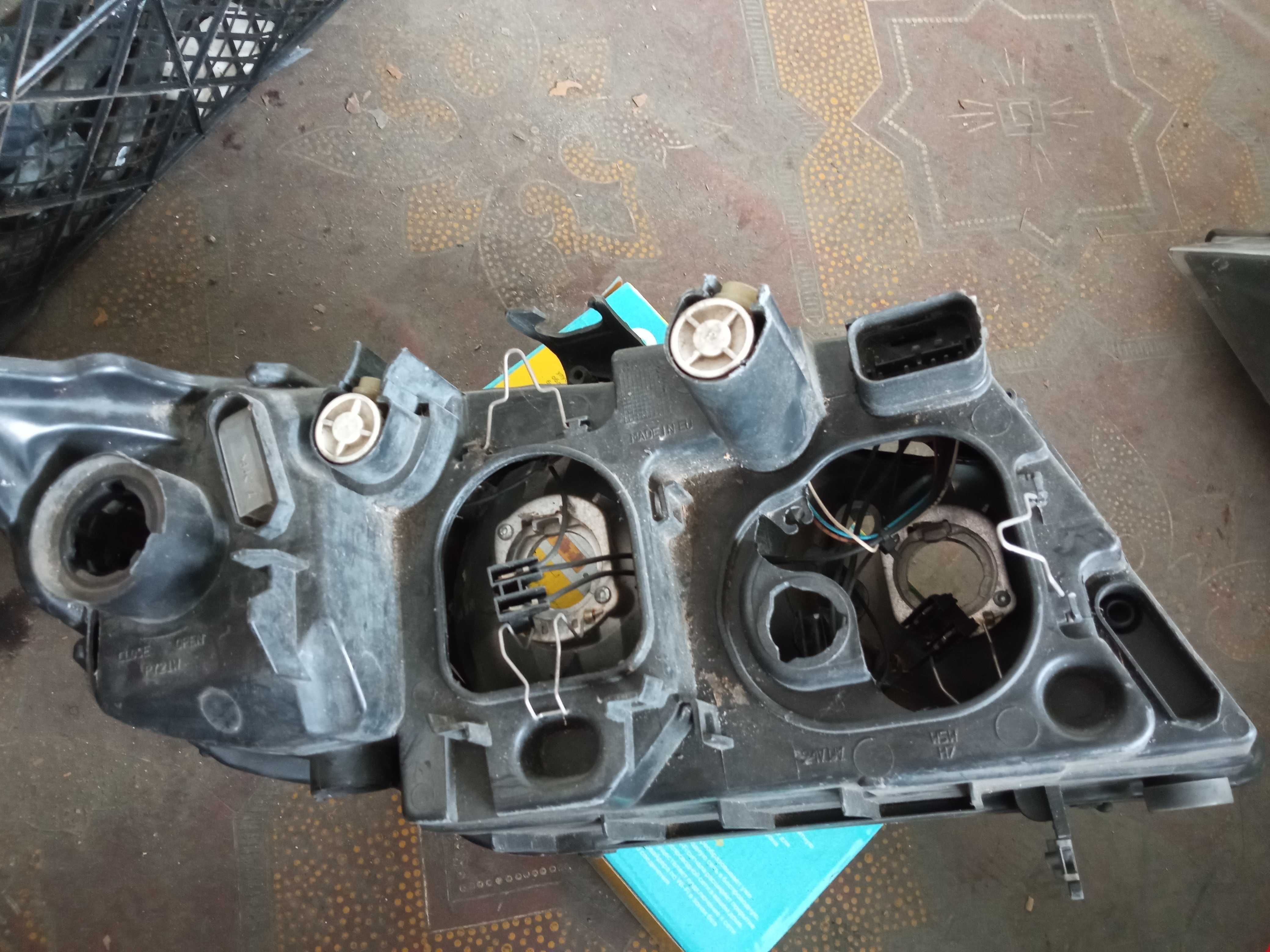 Фара фари передні BMW 3 Series E90 E91 05-08 Valeo 89311640 6942722-04