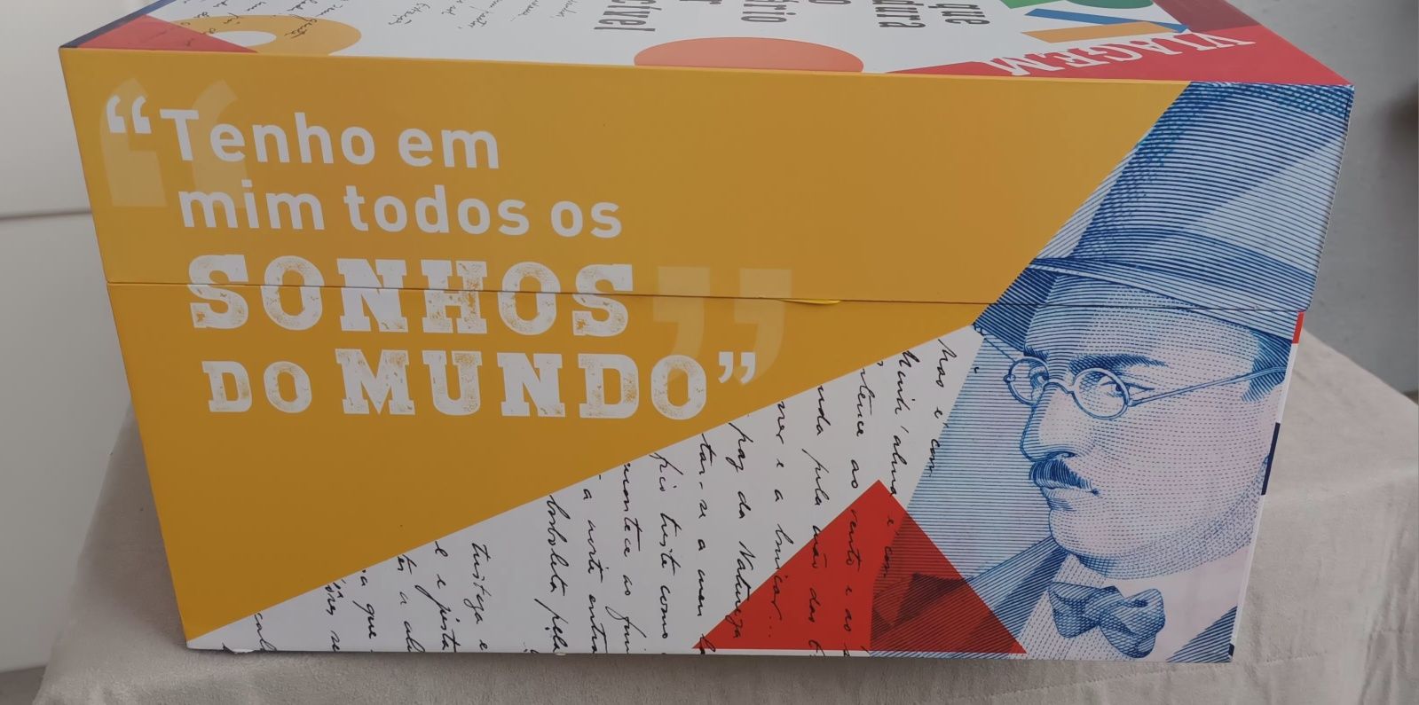 Caixa com frases e poemas de Fernando Pessoa