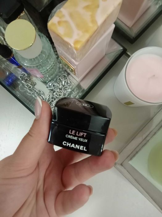 Chanel Le Lift зміцнюючий крем навколо очей