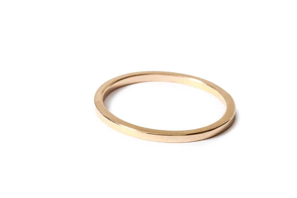 Тоненькое кольцо из желтого золота
