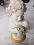 Busto de mulher em bom estado