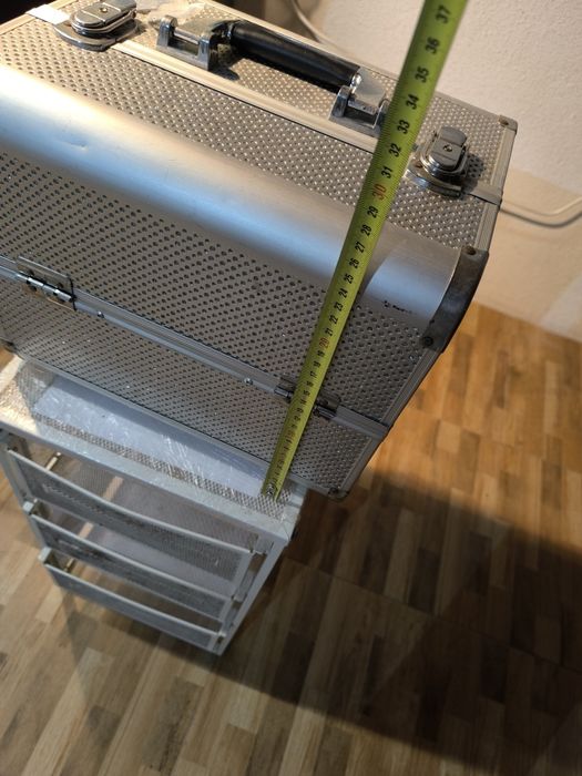 Mala com brilhantes para maquilhagem