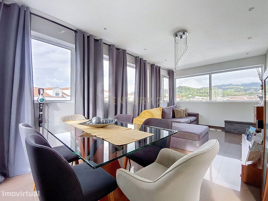 Casa com Vista Serra e Mar em Lagoa, Ilha de São Miguel