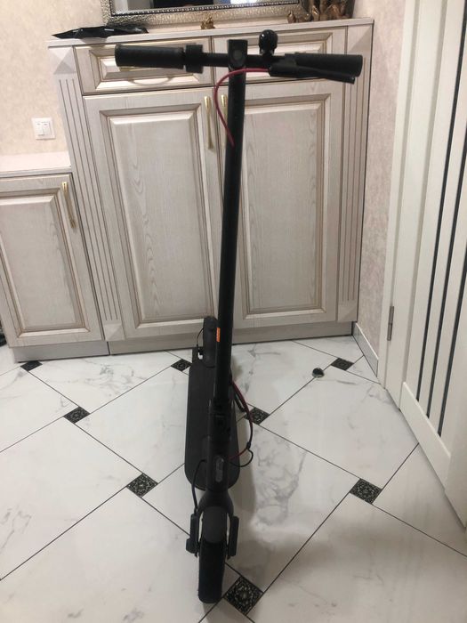 Продам Електросамокат Xiaomi Mi Electric Scooter Pro 2 Black