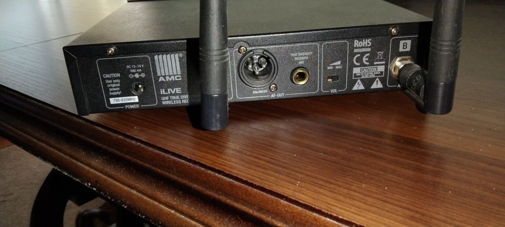 Bezprzewodowy zestaw mikrofonowy AMC iLIVE