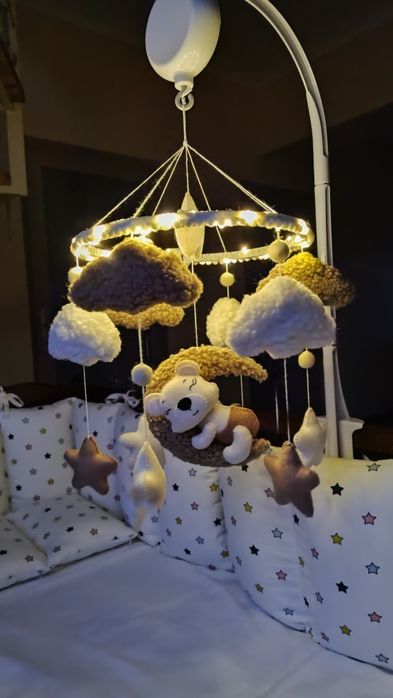 Мобиль из фетра ручной работы