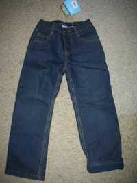 Nowe spodnie ocieplane jeansy dla chłopca r 110