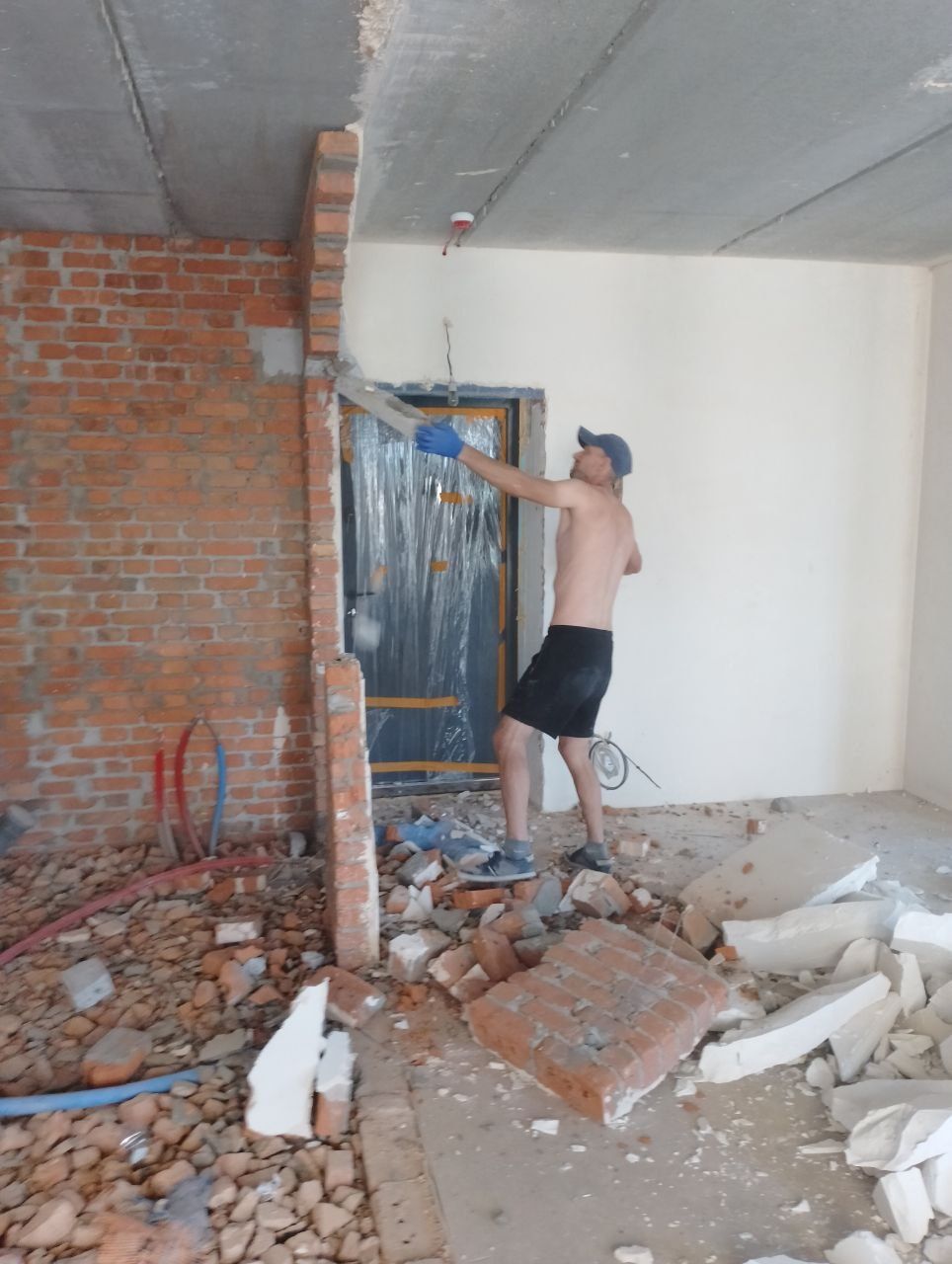 Демонтаж, стін,стяжки, плитки, вивіз будівельного сміття