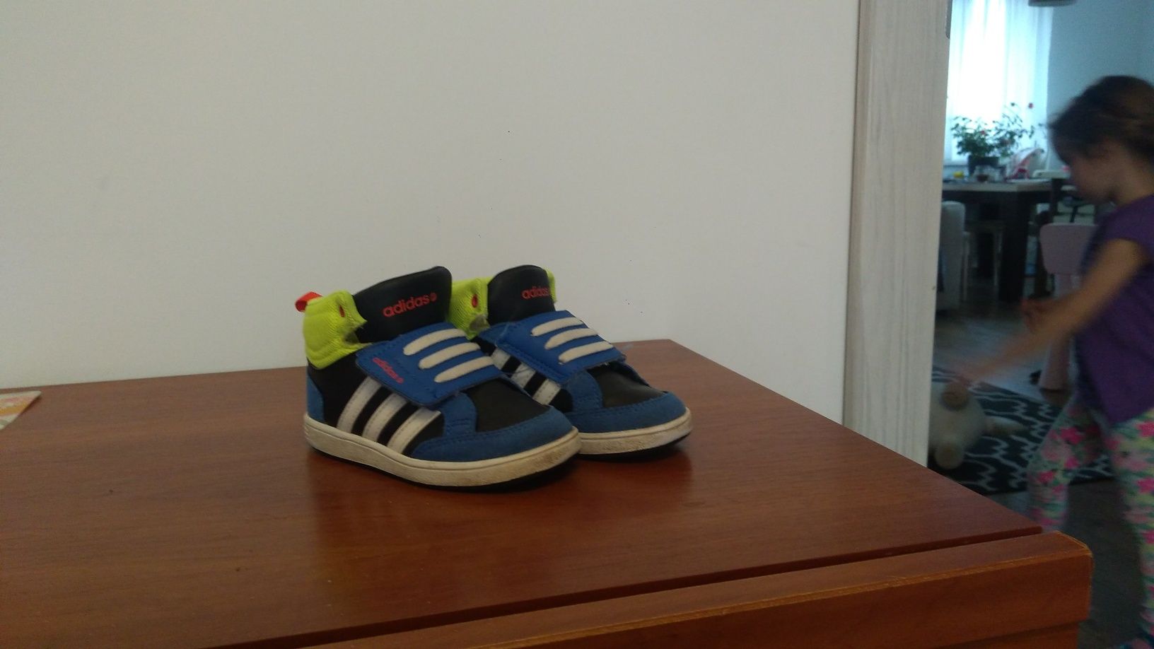 Buciki Adidas Neo Label dla chłopca rozmiar 24.