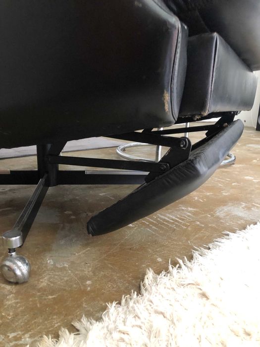 Cadeirão design Nórdico reclinável em couro preto