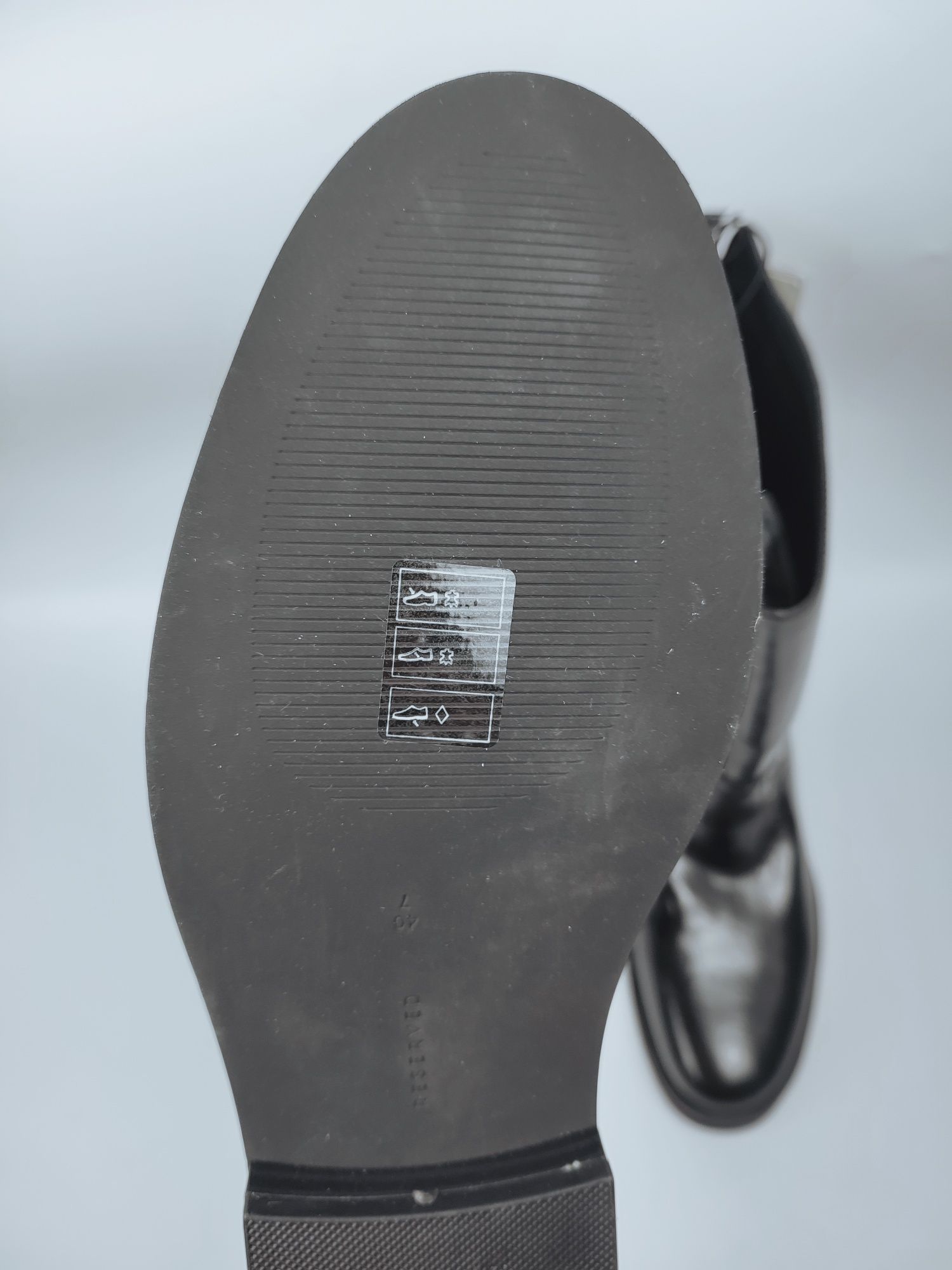 Botki buty skórzane na płaskiej podeszwie z wysoką cholewką skóra