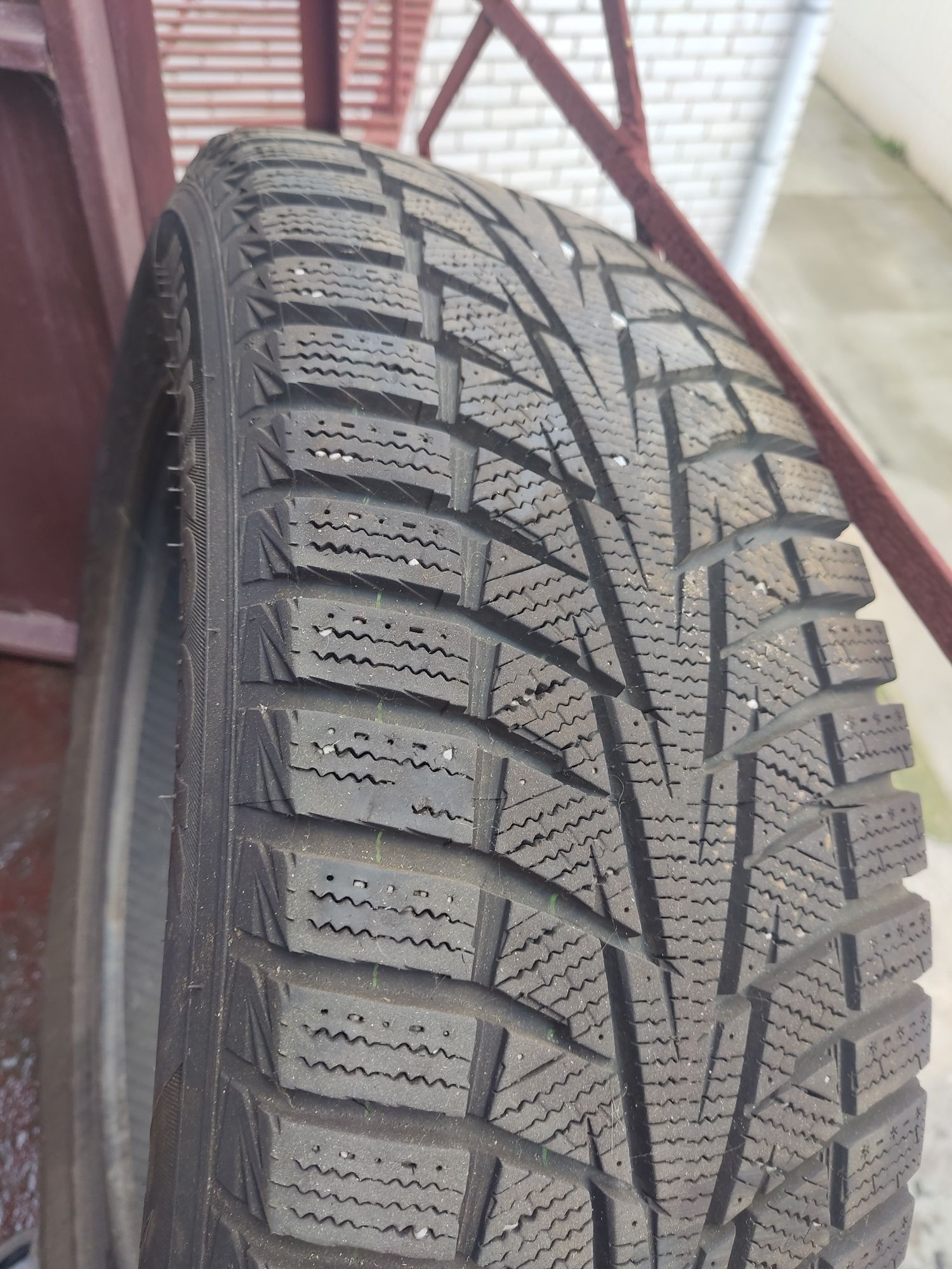 Резина зимняя.Hankook Winter.225/65R17..