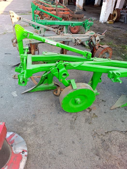 Продам польський плуг 3-30,3-35,грабалка,
