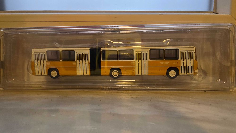 IKARUS 280.02 Brekina 1:87 w gablotce