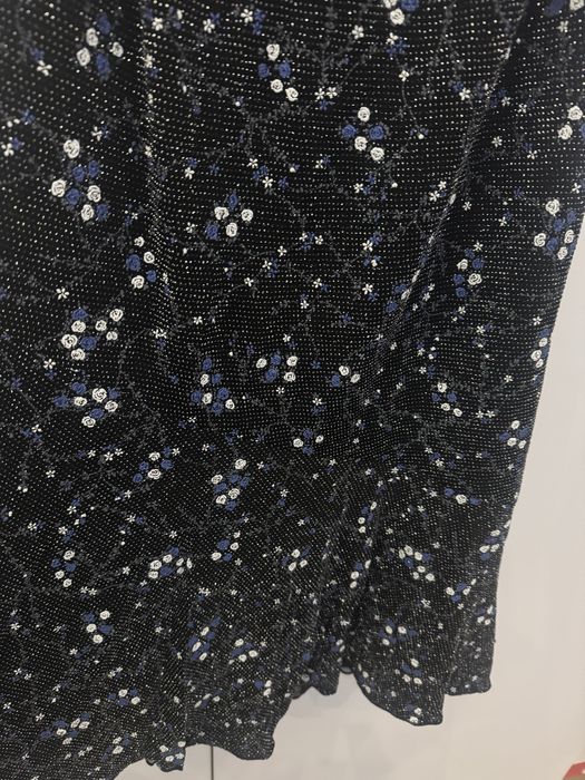 czarna dluga sukienka w cekiny