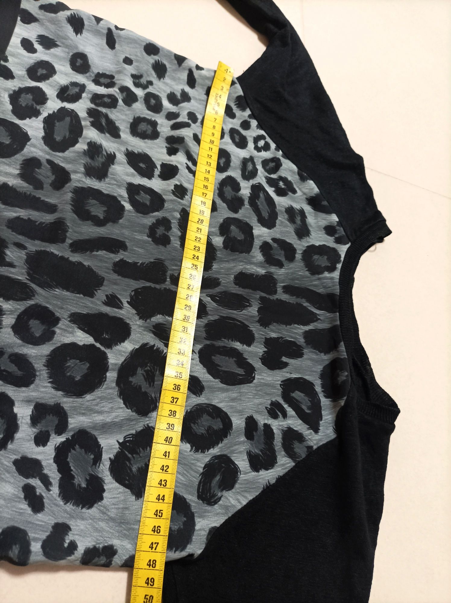 Blusa em padrão Leopardo marca Zara (Tam. L)