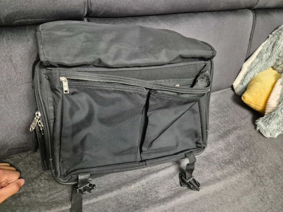 Torba na laptopa dużą ilością kieszonek duża solidna