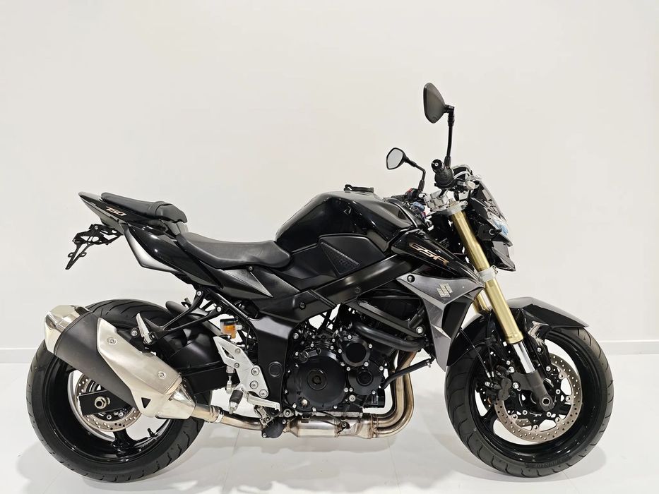 Suzuki GSR 750  Raty Transport