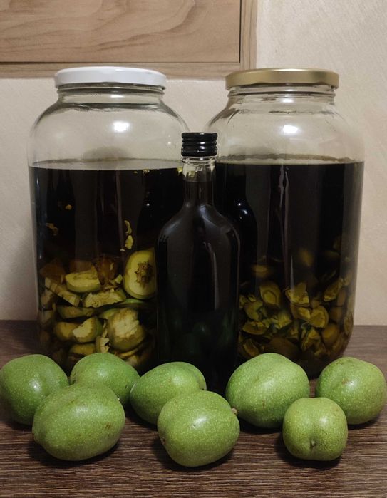 Orzechówka 1L z zielonych orzechów